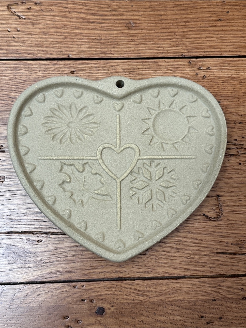 The Pampered Chef "Seasons of the Heart" Stoneware cookie mold